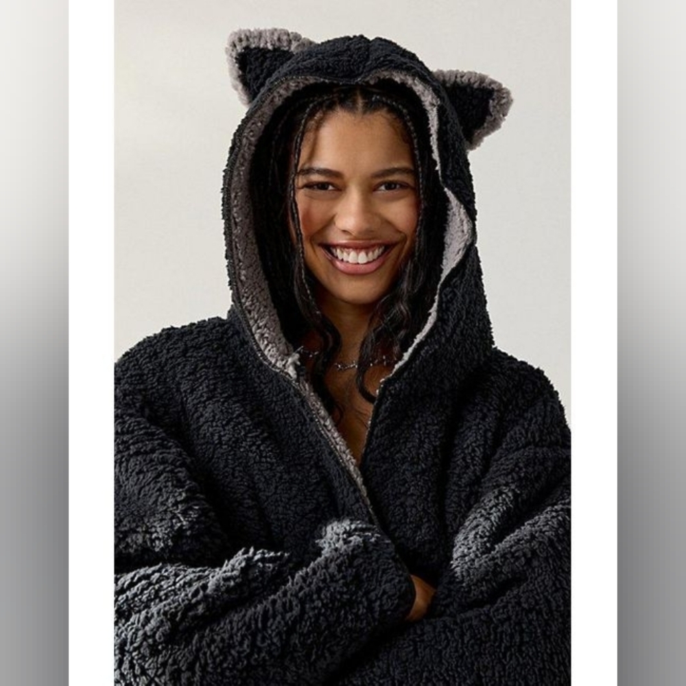 Urban Outfitters Out From Under Cloud Nine Fleece Reversible Hoodie Robe